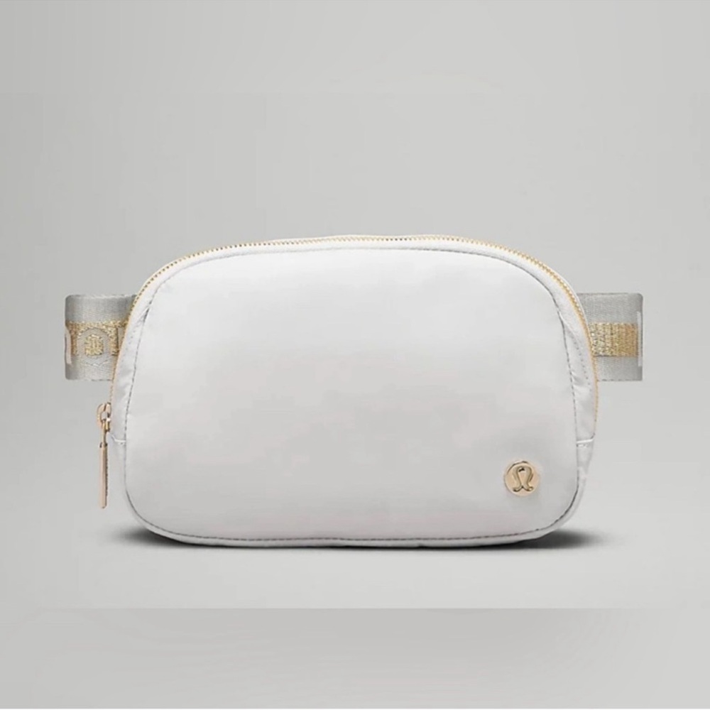 Lululemon NWT Everywhere Belt Bag *wordmark Vapor/Gold